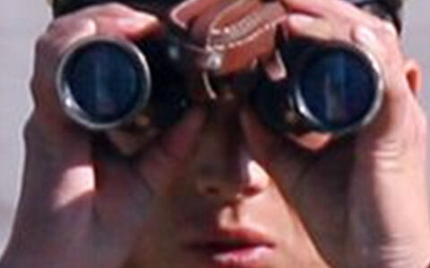 #游戏茶馆日报#微信，陌陌登顶中国IOS免费榜了！