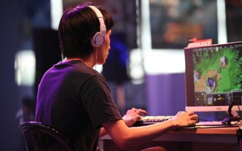 把游戏打成职业 电竞究竟是个什么市场