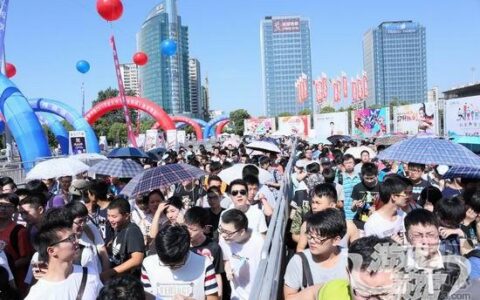 2015ChianJoy首日参展人数破6.8万 行业观众1万人