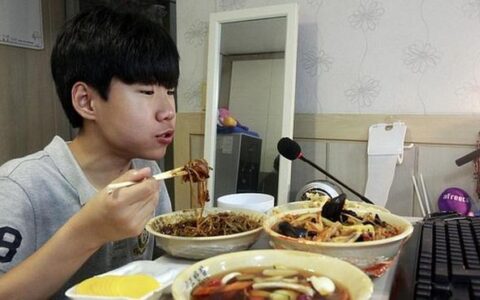 【茶馆日报】文化部禁未成年人做主播