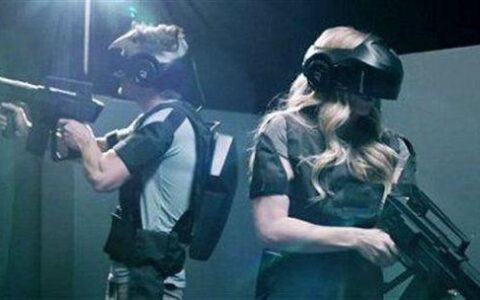 佳伦说：等VR产业成熟了 草根创业团队也没机会了