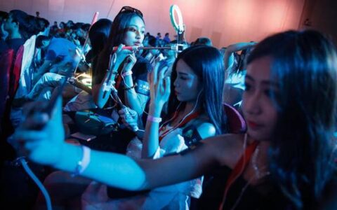 关于《许可证》 是直播国有化的进程还是网红经济公司的一次逆袭？