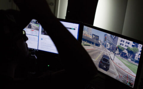 纽约时报：直播网站让观众花钱买关注，但这道德吗？