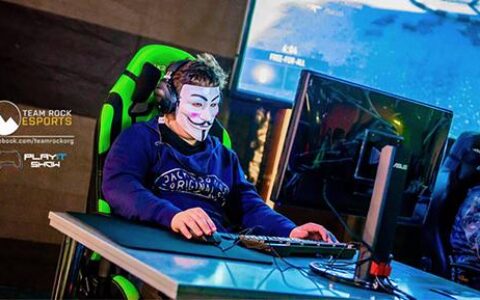 为什么游戏主播冒着永封的风险也要开挂？