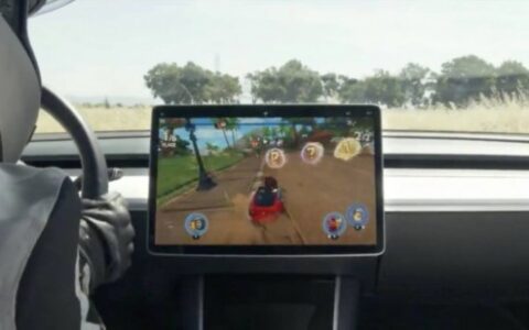 特斯拉发布车载《沙滩车竞速2》游戏