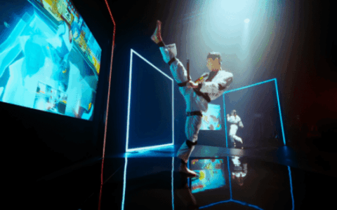 在虚拟跆拳道项目中，你可以对着屏幕练格斗了