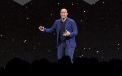 Facebook VR/AR业务副总裁明年将升任首席技术官