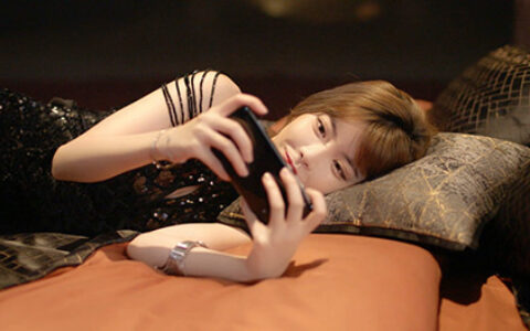 周姐、呆妹儿化身《余烬风暴》美学种草官 绝美TVC今日上线