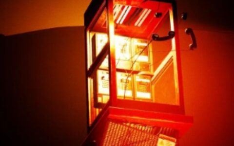 90%好评，通关这款国产游戏后，我对基金会有了浓厚兴趣