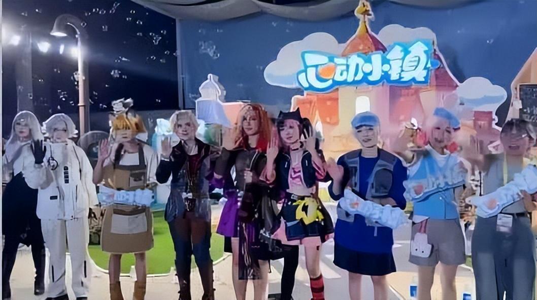 当小红书打造一座二次元痛岛