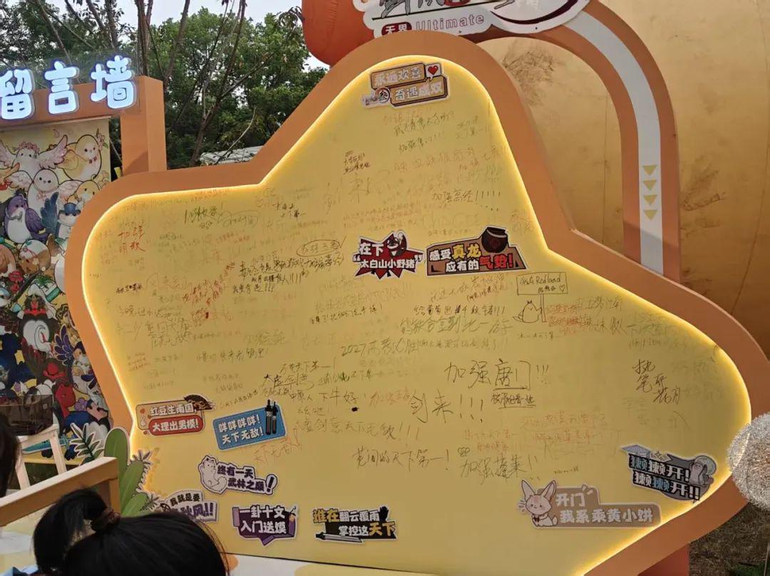 当小红书打造一座二次元痛岛