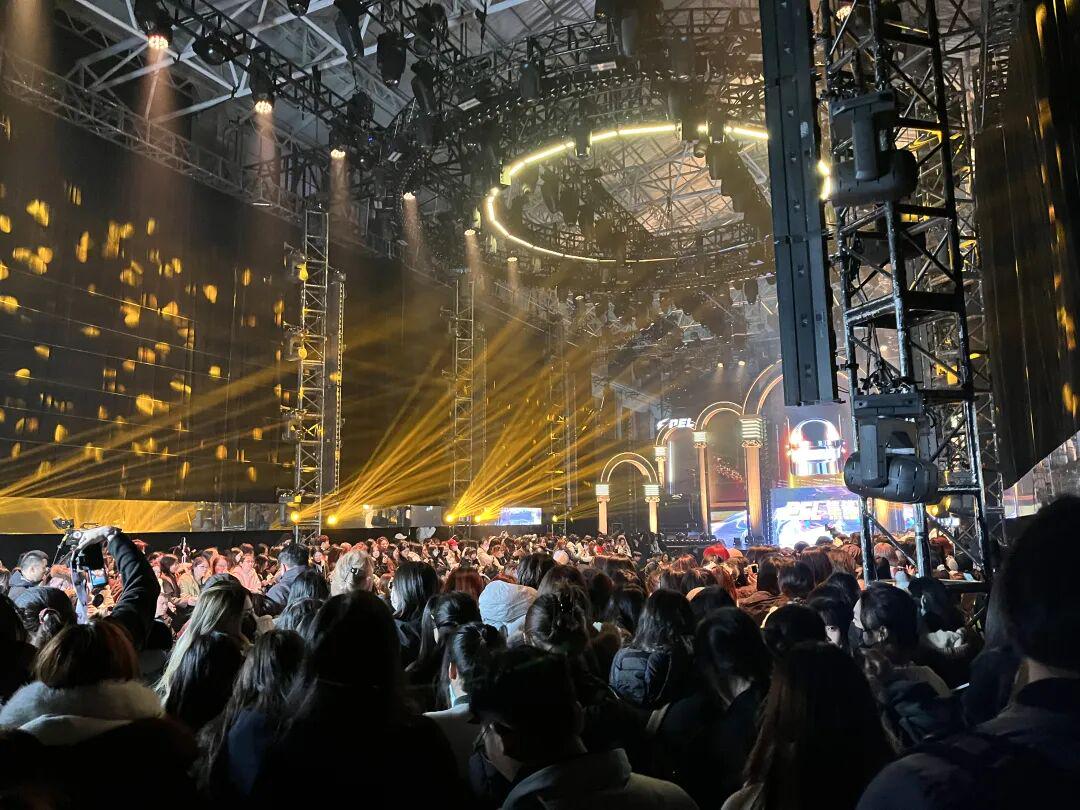 钢枪选手走红毯，和平精英玩的什么局？