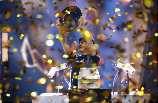 纯粹的格斗“游戏家”：曾卓君，那个永远不曾下机的“小孩”