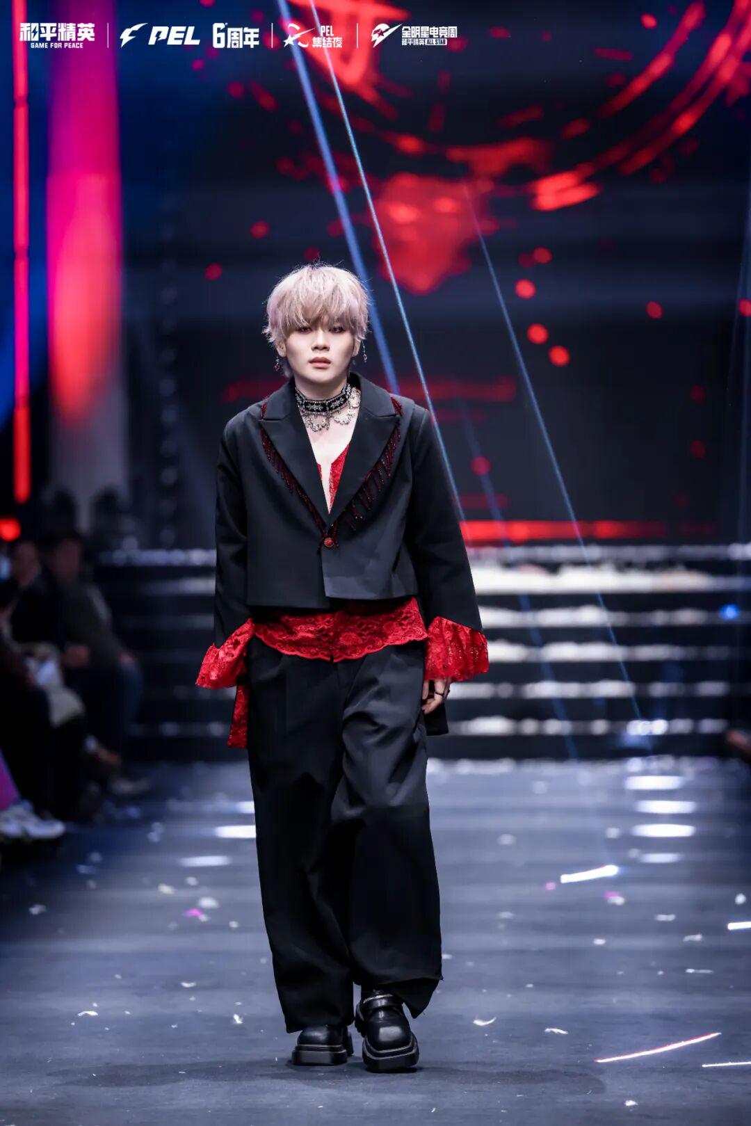 钢枪选手走红毯，和平精英玩的什么局？