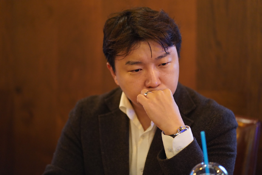 没官中、不保底，这款怪诞二游凭什么让中国玩家自发汉化3年？