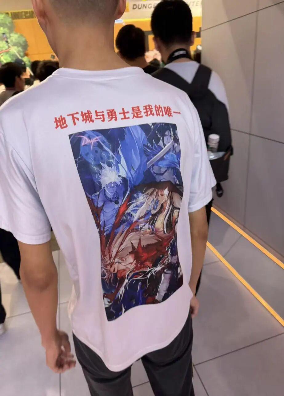 冲上畅销榜TOP 2,这款低调的腾讯游戏迎来“新生”