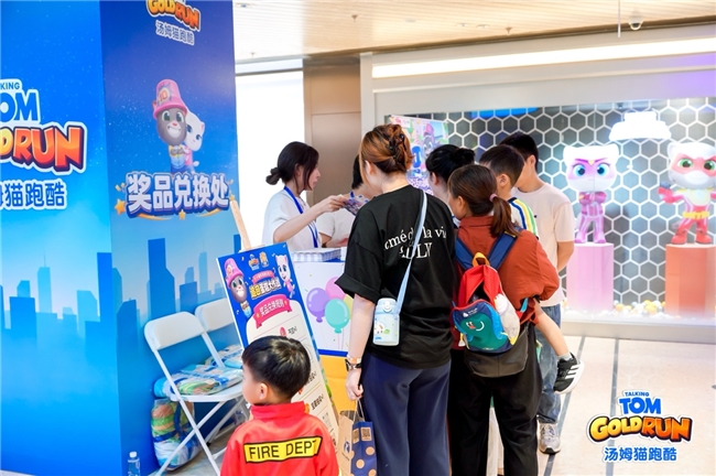 《汤姆猫跑酷》十周年庆典开启:线上竞技升级、上海主题快闪火热进行中