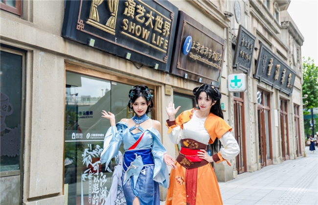 这波“江湖局”太会了!恺英双国风IP把三国和古龙搬进黄浦街头