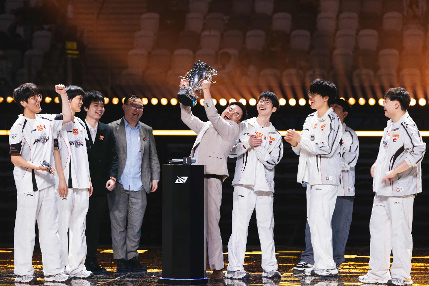 王俊凯、Uzi领衔明星赛,AL夺冠,英雄联盟15周年盛典落幕